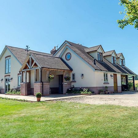 The Dinney B&B Бриджнорс Экстерьер фото