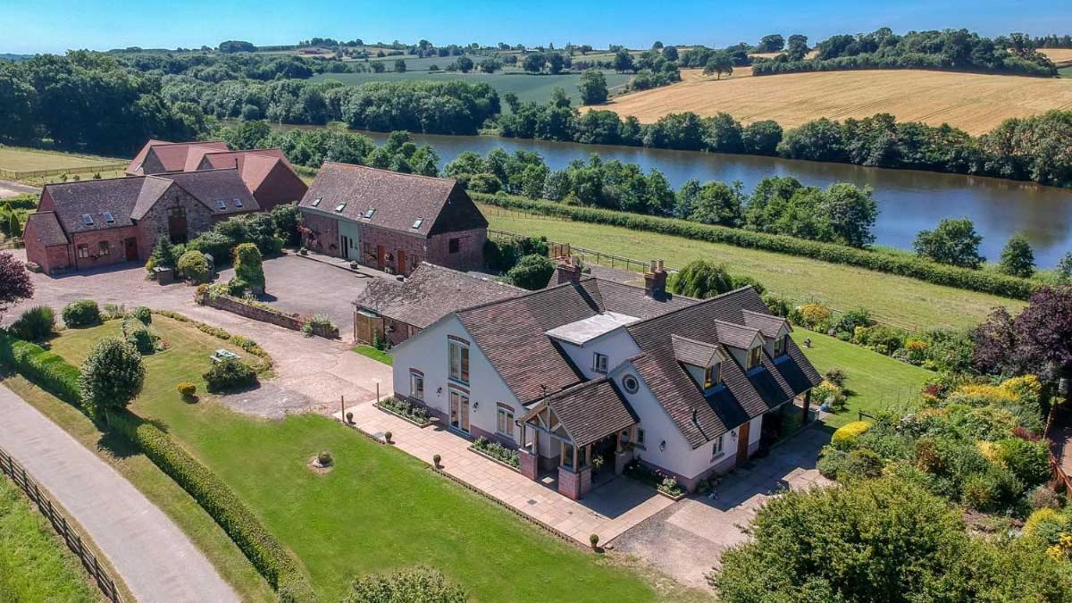 The Dinney B&B Бриджнорс Экстерьер фото