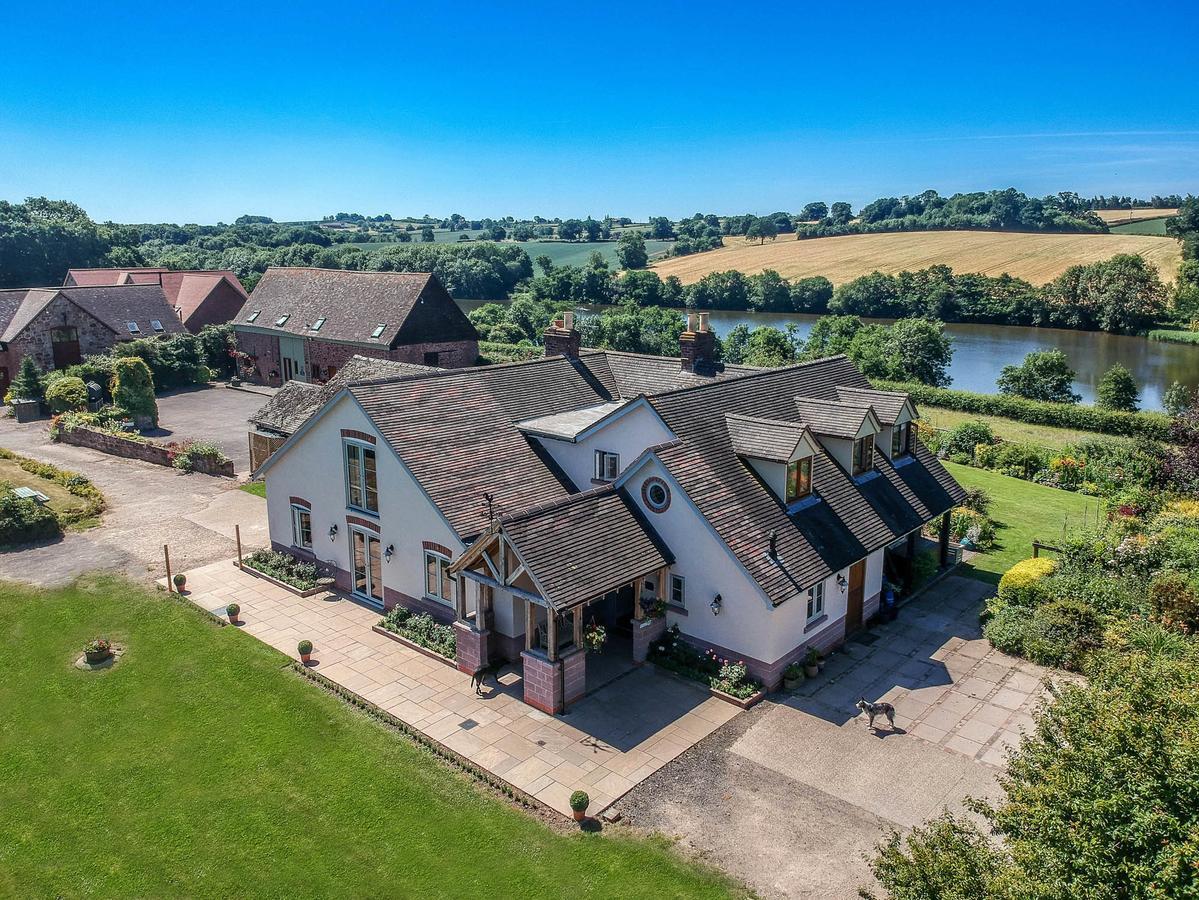 The Dinney B&B Бриджнорс Экстерьер фото
