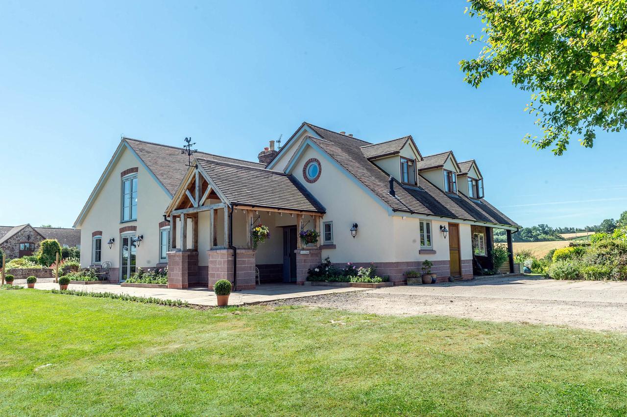 The Dinney B&B Бриджнорс Экстерьер фото